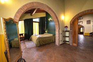 4 chambres, fer et planche à repasser, lit parapluie, Wi-Fi gratuit