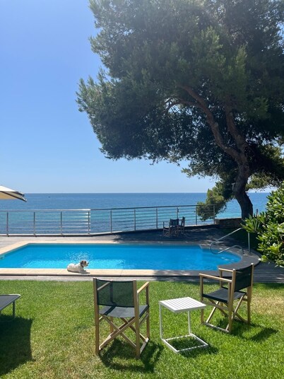 Wonderful Villa, private pool, seafront, garden, excellent views to the bay