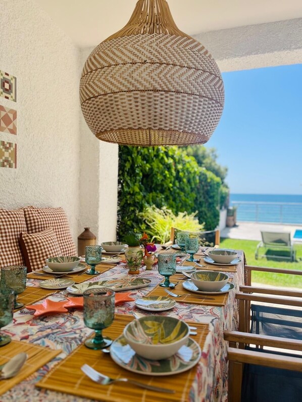 Outdoor dining