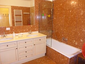 Combined shower/bathtub, hair dryer, bidet, towels - 'Stucky house' delicious suite in the old mill: wi / fi, sat, lift (venezia)