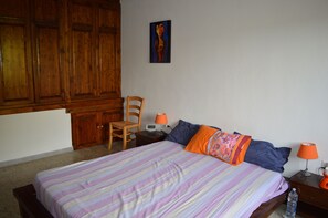 2 slaapkamers, een strijkplank/strijkijzer, wifi, beddengoed