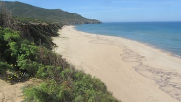 Una spiaggia nelle vicinanze