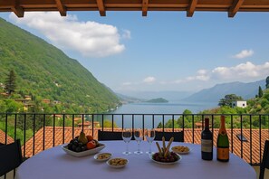 Outdoor dining - Residence Eden Gardenia 11, Argegno, Italy (Argegno)