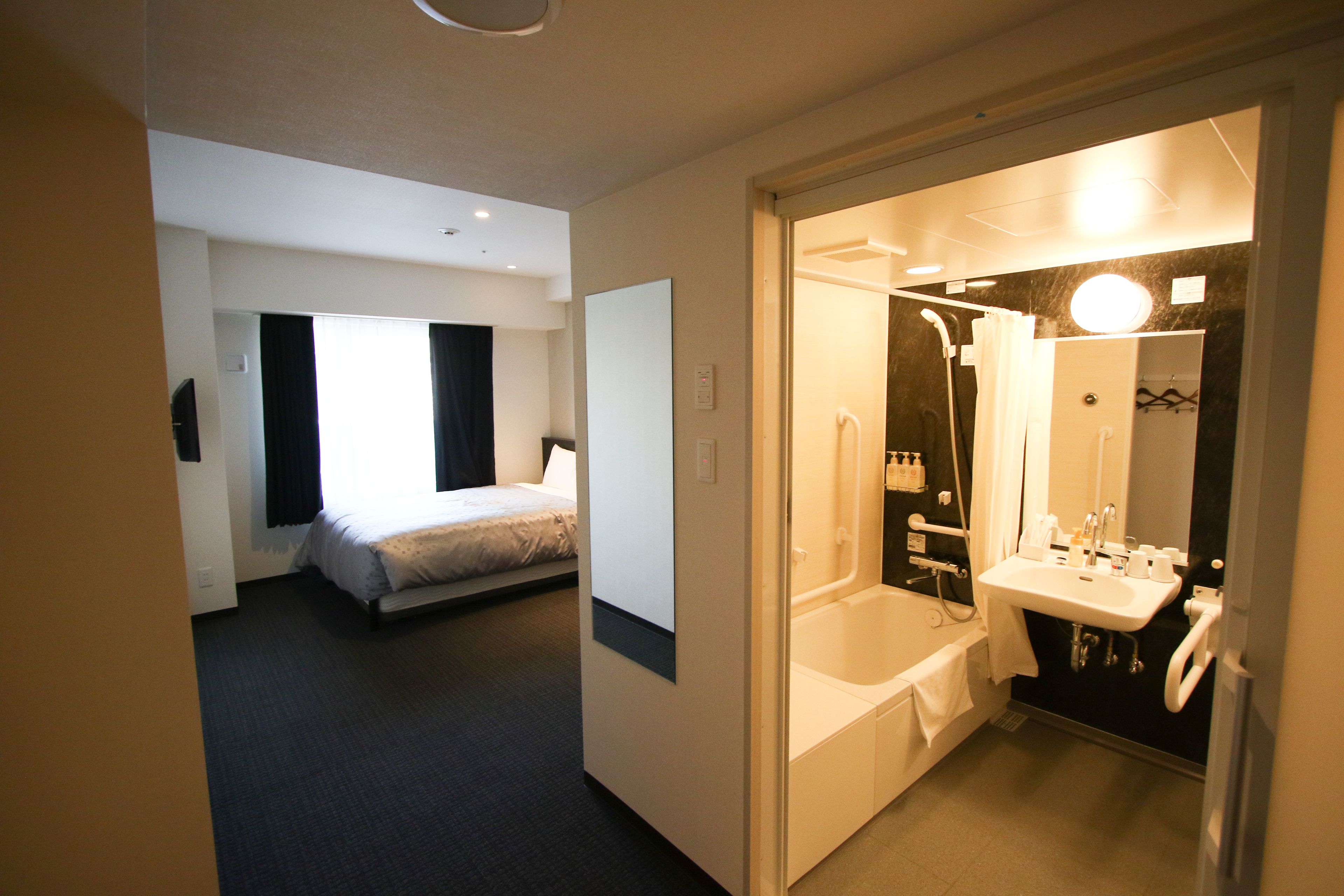 universal room | 1 bedroom, premium bedding, desk, laptop workspace