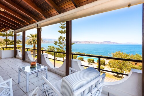 Beachfront Family Villa with Private pool, Playground, BBQ & Amazing Sea Views!