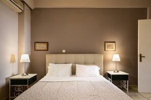 7 bedrooms, in-room safe, iron/ironing board, free WiFi - Family Beachfront Villa w/Private Pool & Play Area (Rethymno)
