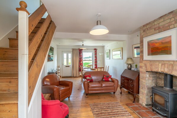 Téléviseur connecté, lecteur de DVD, livres, sélection de films