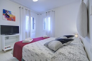 3 多间卧室、办公桌、免费 WiFi、床单