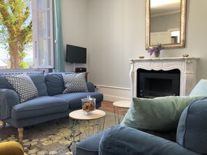 TV, DVD player, table tennis, books