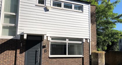 Luxury newly renovated 3-bedroom, 2-bathroom mews house in Hampstead London