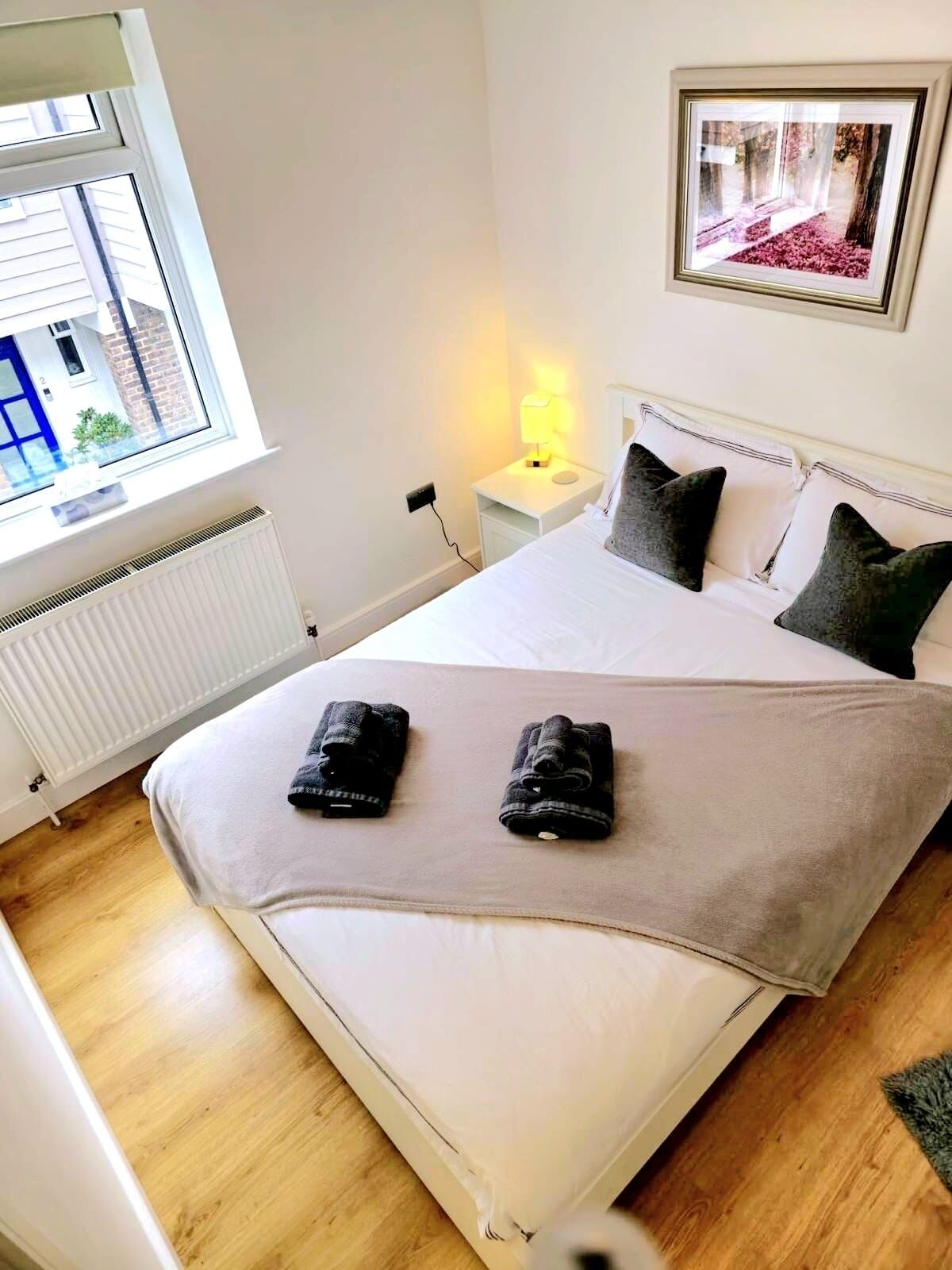 3 bedrooms, iron/ironing board, travel cot, free WiFi