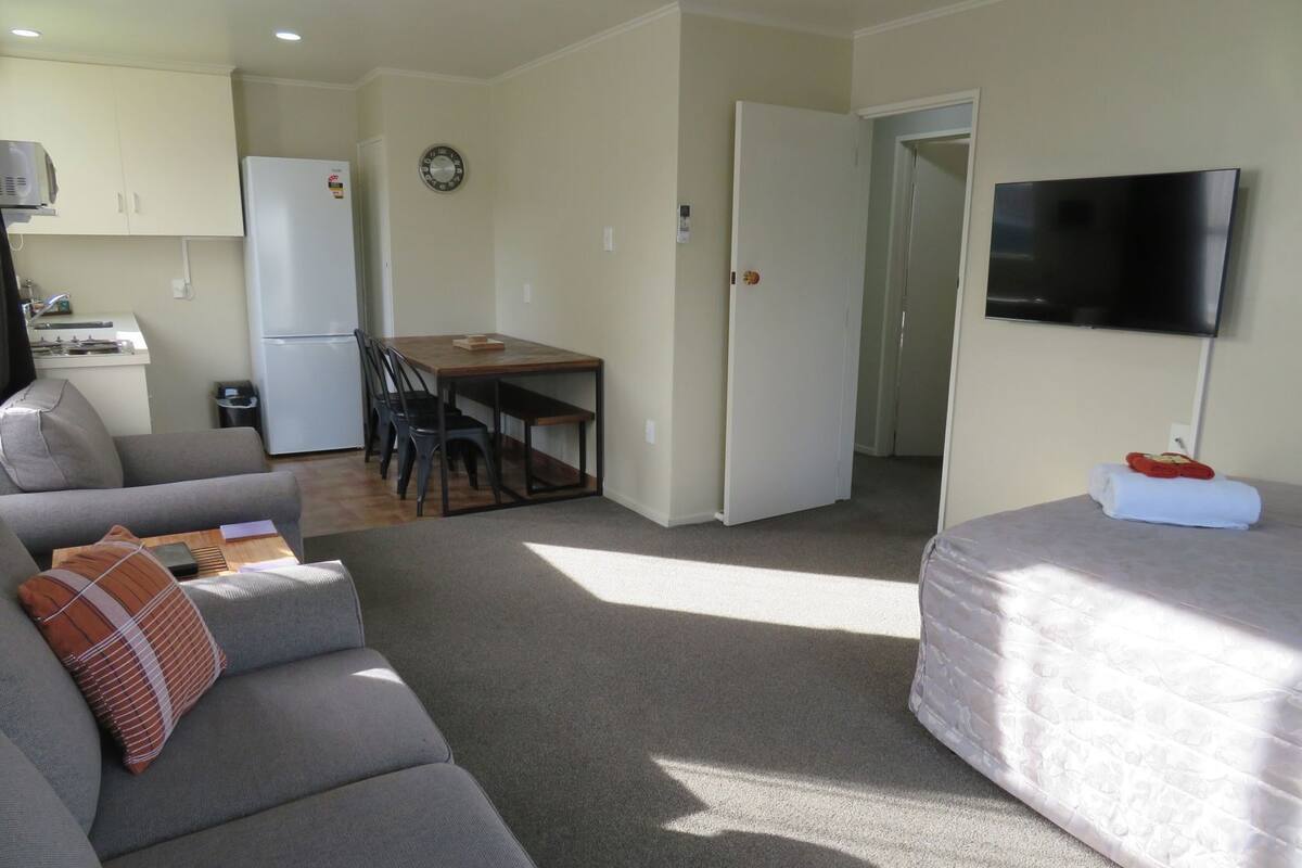 Premium bedding, pillowtop beds, iron/ironing board, free WiFi