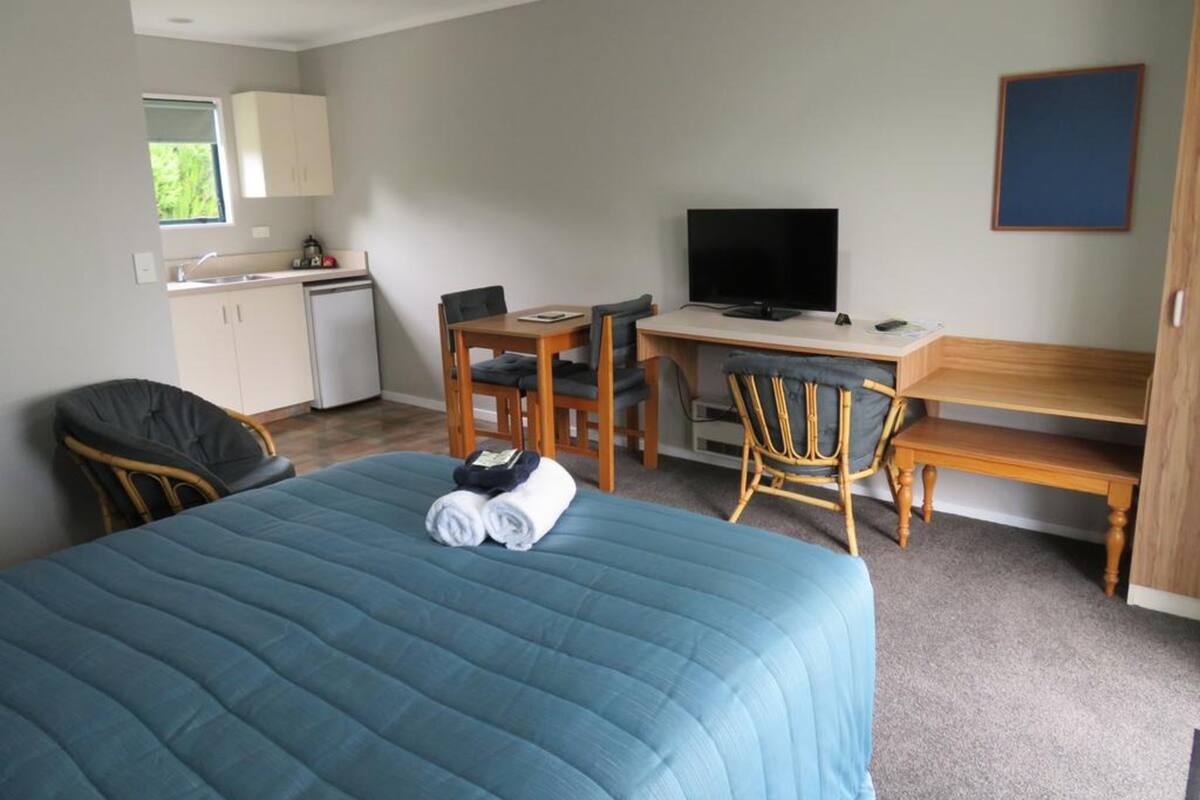 Premium bedding, pillowtop beds, iron/ironing board, free WiFi