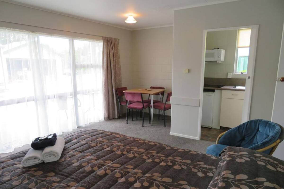 Premium bedding, pillowtop beds, iron/ironing board, free WiFi