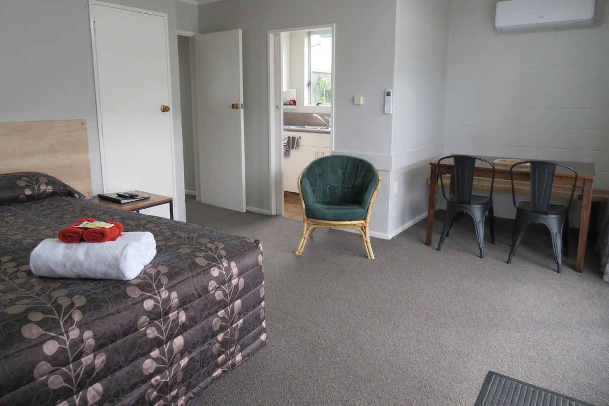 Apartemen, Beberapa Tempat Tidur, pemandangan halaman | Seprai premium, bantalan ekstra lembut, dan setrika/meja setrika