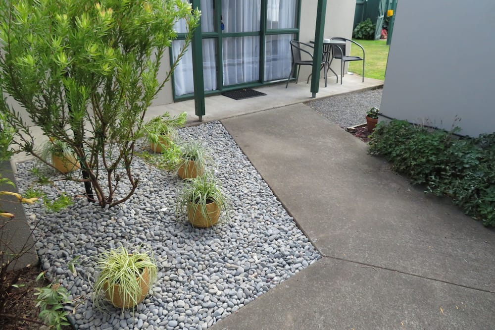 Commodore Court Motel