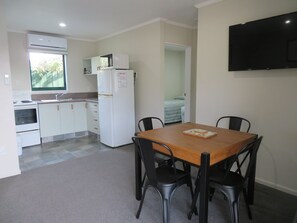Two Bedroom Spa Apartment - Commodore Court Motel (Blenheim)