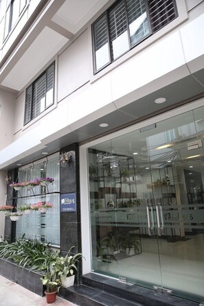 Exterior - V House 6 Serviced Apartment (Hanoi)