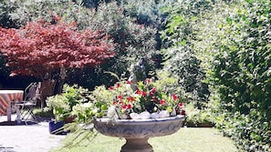 Outdoor dining - MAGNOLIA HOUSE (Lido)