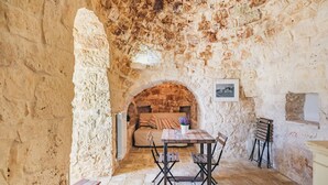 Interior - Trulli Tra Pietre Full: Luxury Trulli with Private Pool, Pet Friendly (Ceglie Messapica)
