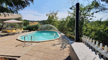 Inomhuspool och utomhuspool