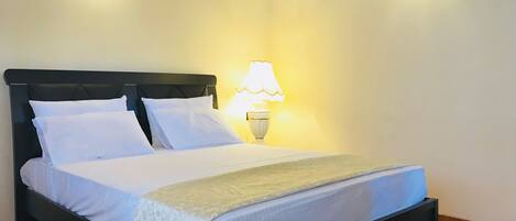 2 chambres, fer et planche Ă repasser, Wi-Fi, draps fournis
