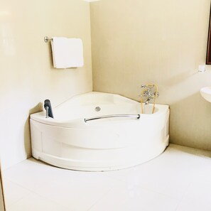 Hair dryer, towels - AMA VILLA FAMILY ROOM (Negombo)