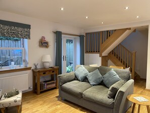 تلفزيون ذكي، مشغل دي في دي، كُتُب، مكتبة فيديو