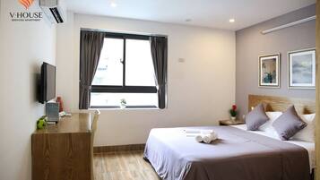 Superior-Studio | Schreibtisch, laptopgeeigneter Arbeitsplatz, Bügeleisen/Bügelbrett