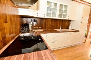 Frigorifero, microonde, forno, lavastoviglie