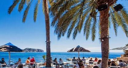 3Bed, 2Bath huvila kävelyetäisyydellä rannasta, baareista, kaupoista ja ravintoloista