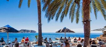 3Bed, 2Bath huvila kÀvelyetÀisyydellÀ rannasta, baareista, kaupoista ja ravintoloista