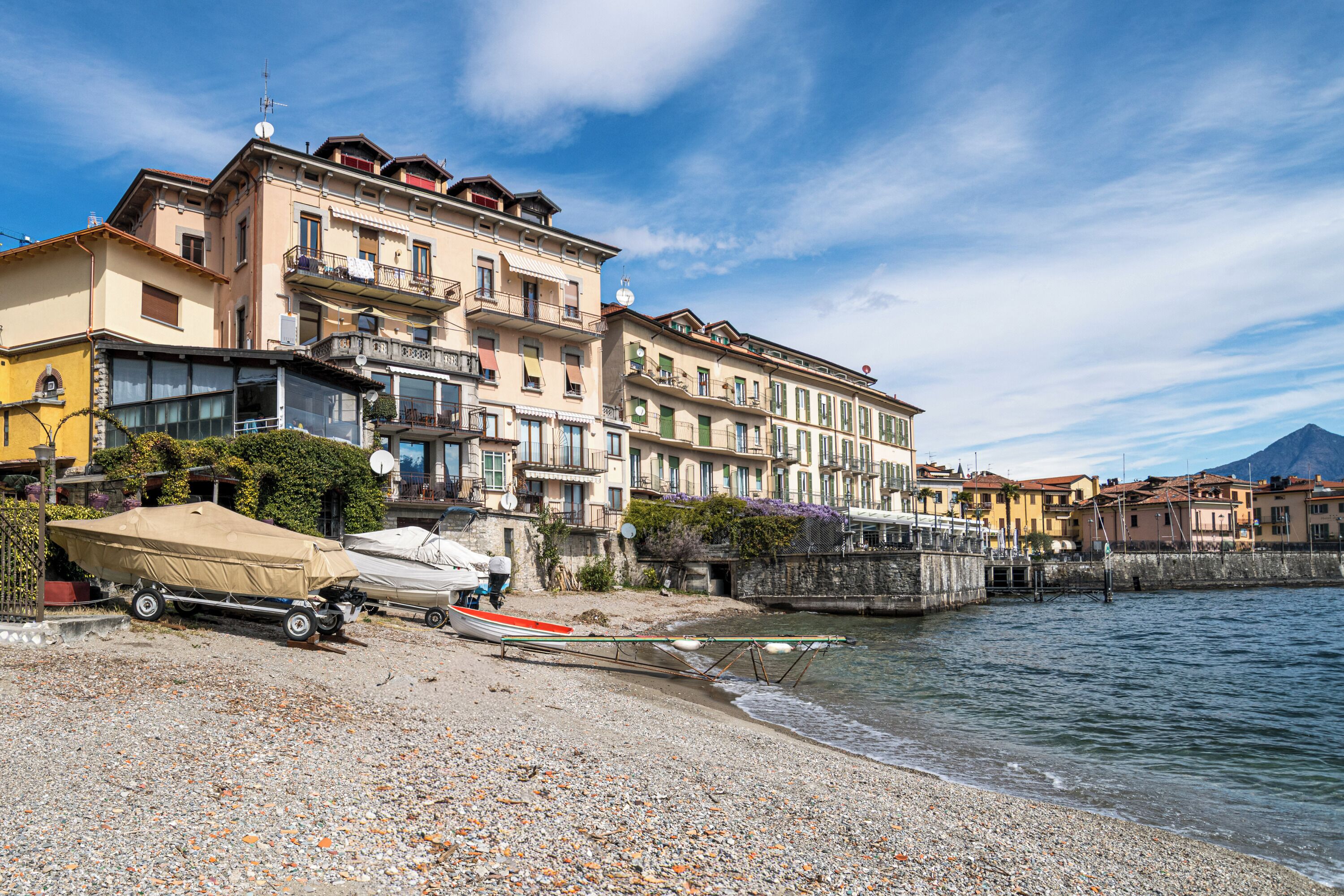 Una spiaggia nelle vicinanze