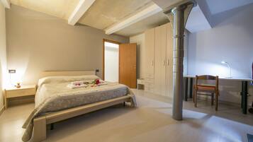 3 Schlafzimmer, Schreibtisch, Bügeleisen/Bügelbrett, WLAN