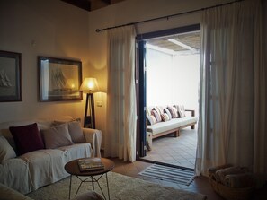 Smart TV, fireplace, DVD player, toys