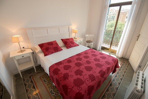 2 chambres, fer et planche à repasser, Wi-Fi, draps fournis