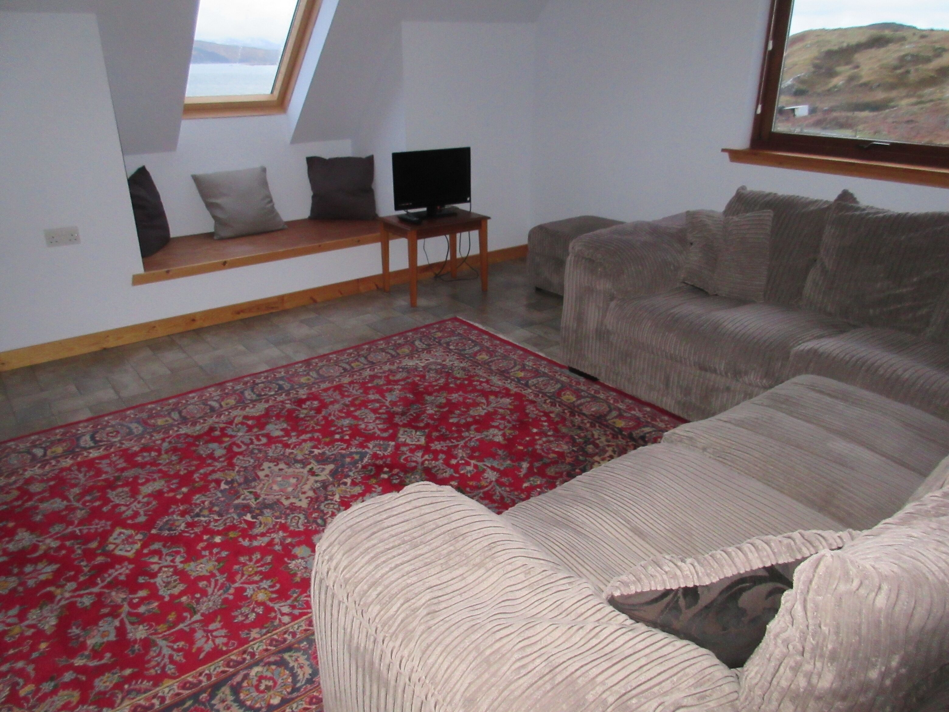 TV, DVD player, books, stereo