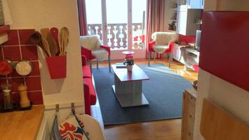 TV connectée, lecteur de DVD, livres