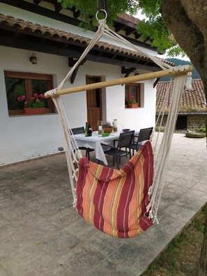 Outdoor dining - Rural house with garden and terrace between two natural parks. (Igorre)