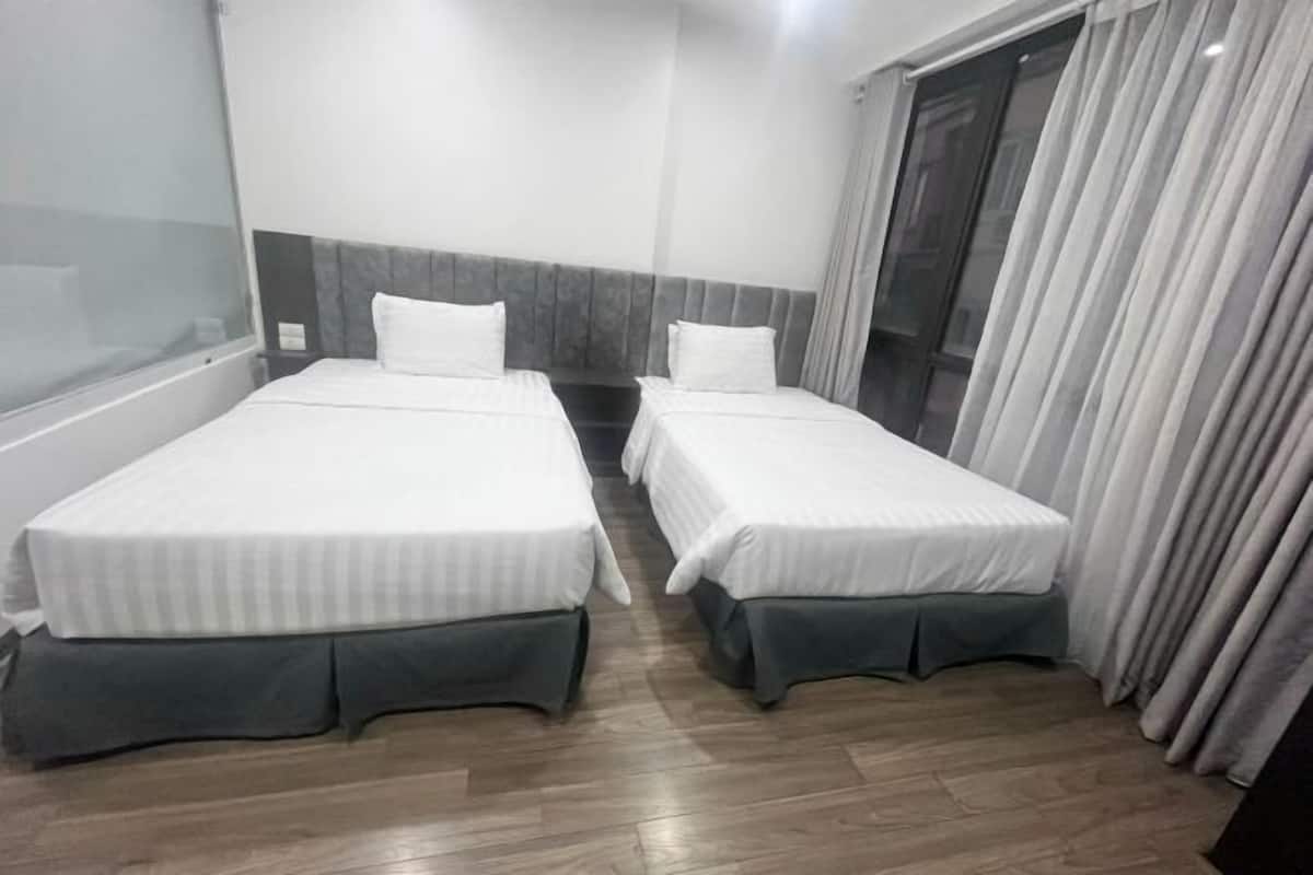 Escritorio y espacio para trabajar con laptop