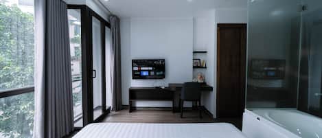 Appartamento Deluxe, 1 camera da letto | Una scrivania, postazione laptop, insonorizzazione, ferro/asse da stiro
