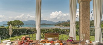 VILLA MARESOL / POOL / GARDEN / SANDY BEACH