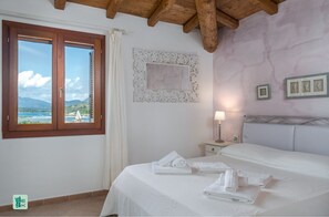 5 bedrooms, in-room safe, iron/ironing board, free WiFi