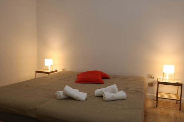 3 slaapkamers, een strijkplank/strijkijzer, wifi, beddengoed