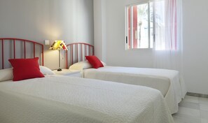 2 chambres, fer et planche à repasser, Wi-Fi gratuit, draps fournis