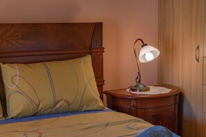 2 habitaciones, tabla de planchar con plancha, wifi y ropa de cama 