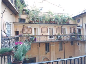 Property grounds - A house in the heart of Rome, ideal to visit on foot. Comfort and calm area (roma)