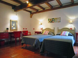 2 bedrooms, desk, iron/ironing board, travel crib - A house in the heart of Rome, ideal to visit on foot. Comfort and calm area (roma)
