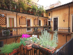 Property grounds - A house in the heart of Rome, ideal to visit on foot. Comfort and calm area (roma)