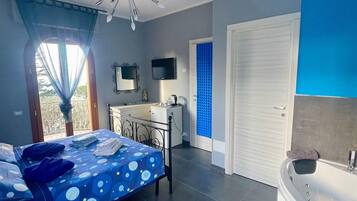 4 bedrooms, in-room safe, iron/ironing board, WiFi